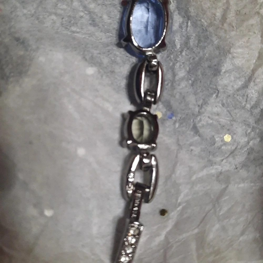 Zwarovski crystal Necklace - Picture 7 of 16